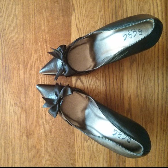 BCBG Black Leather w/ Ribbon Bow Detail Pumps Sz 8.5 Retro Romantic Holiday Work - Picture 7 of 16